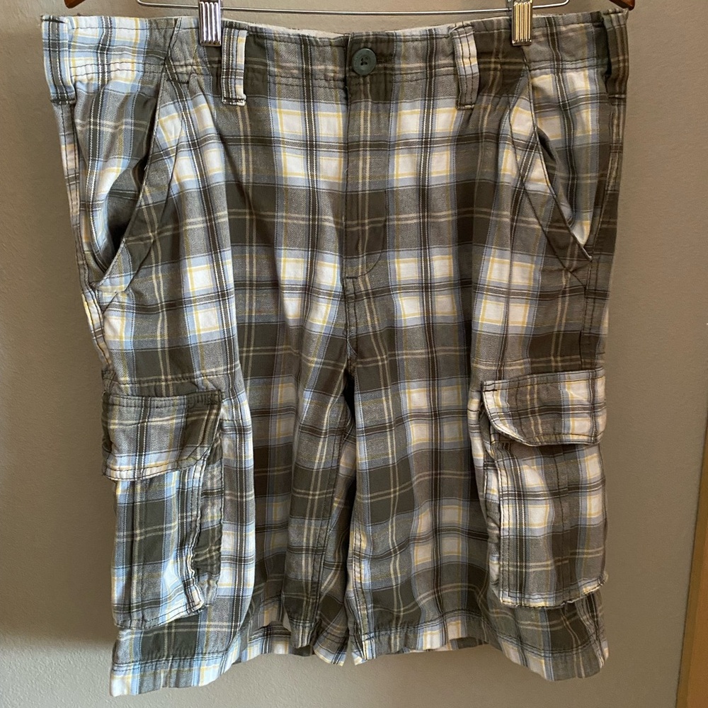 Ruff Hewn Men's Plaid Cargo Shorts Cotton Gray White Yellow 11 Inseam Pockets